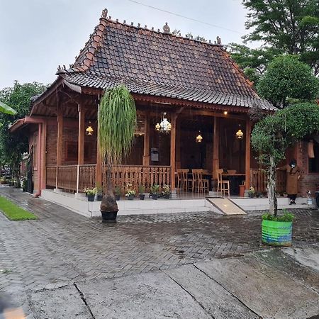 Super Oyo Collection O 90265 Cempoko Mulyo Homestay Syariah Tugu Exterior foto